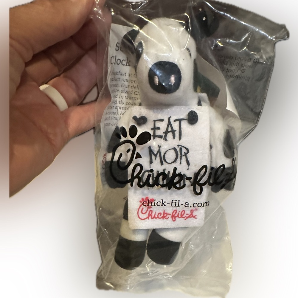 2025 CHICK FIL A PLUSH COW TOY STUFFED ANIMAL 6.5”x3.5” BLACK WHITE GIFT PROMO